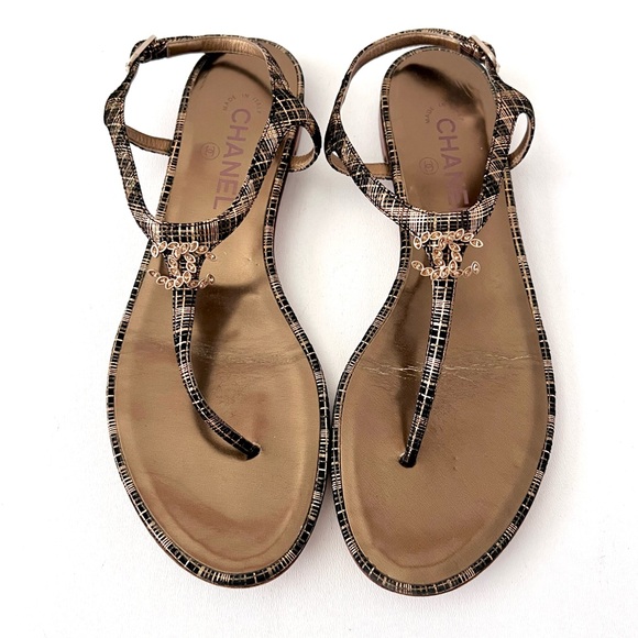 CHANEL | Gold Metallic Tweed Print Crystal CC Logo Thong Sandals 40C Wide - Picture 1 of 13